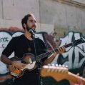Hombre con guitara